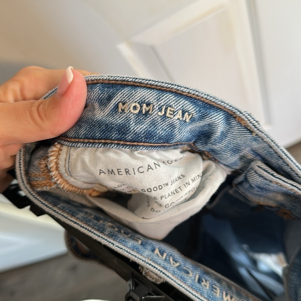 American Eagle Mom Jean with holes size 0 regular - Picture 5 of 6